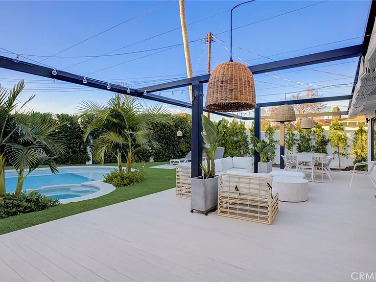 8161 Encino Ave — Photo 55
