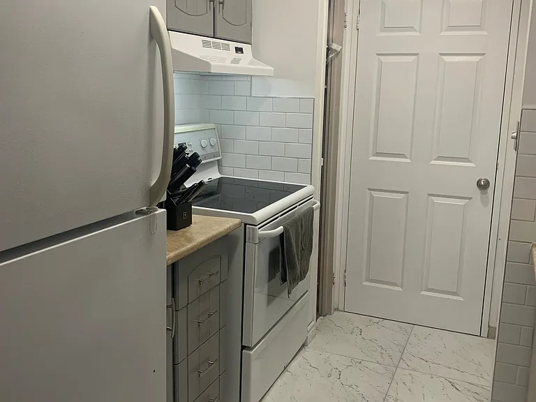 55 William St E #716 — Photo 24