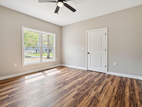 3rd image of 119 Shelby Ln