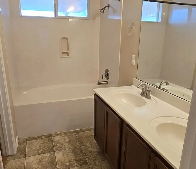 5112 Allegany 9 master bath (1) 2