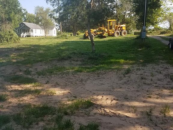 3rd image of 5600 Sample Cemetery Ln