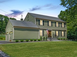 156 Cottage Pl, Gillette, NJ 07933