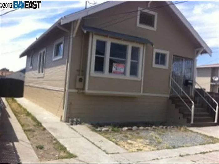 547 20th St photo 1