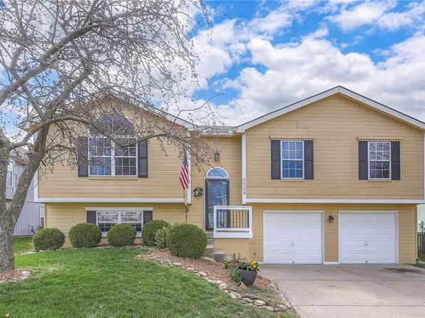 2008 NE Wyndham Pl, Blue Springs, MO 64029