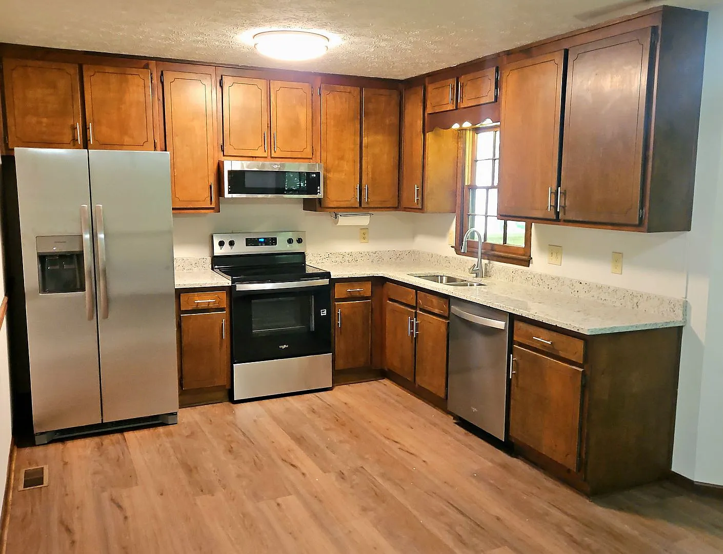 Renovated Home in Dallas - One Acre Privacy — Photo 3