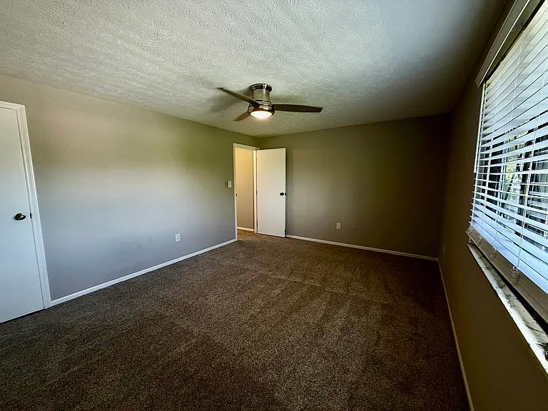 230 Nottingham Ct — Photo 7