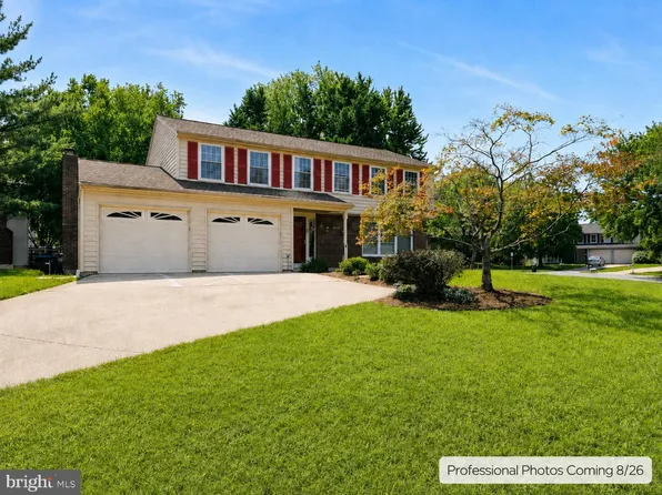 12555 Cross Country Ln, Reston, VA 20191