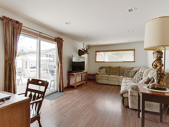 5th image of 212 Alpine Ave
