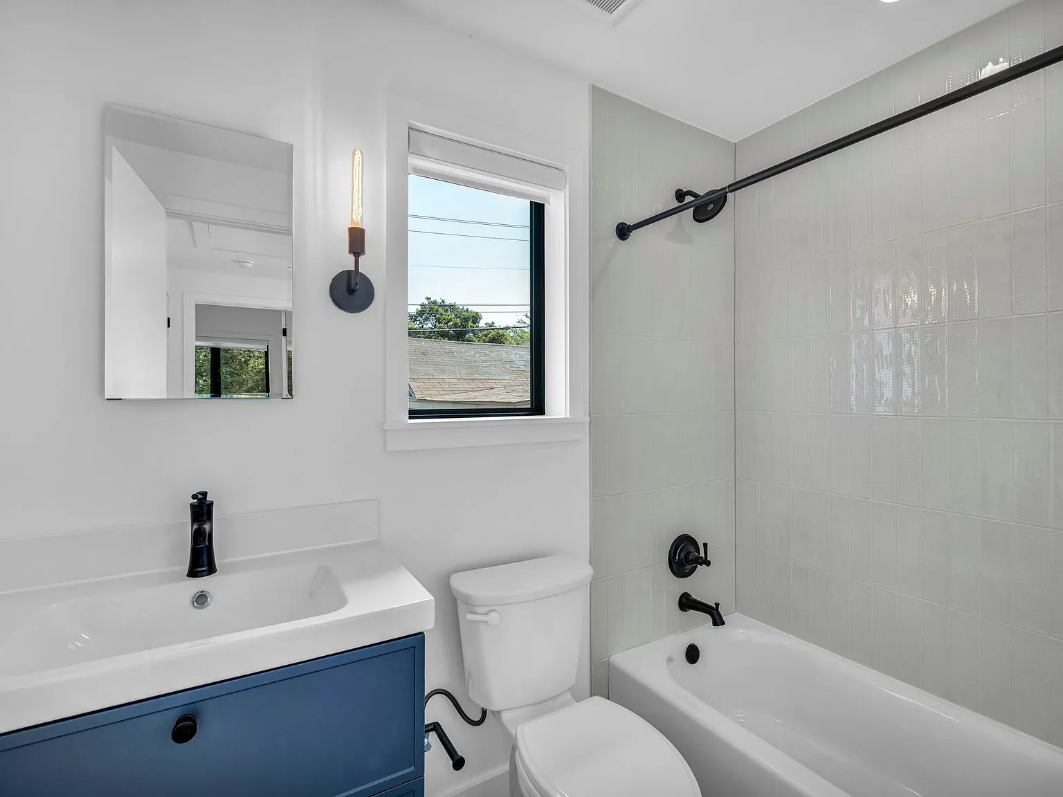 2403 Wilson St — Photo 3