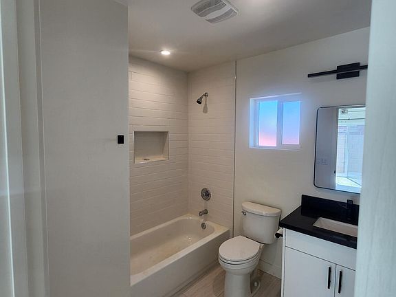 Main Guest Bathroom
