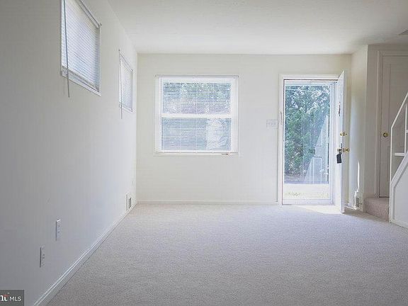 4th image of 2214 Rollins Dr