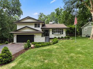453 Forest Dr, Fontana, WI 53125