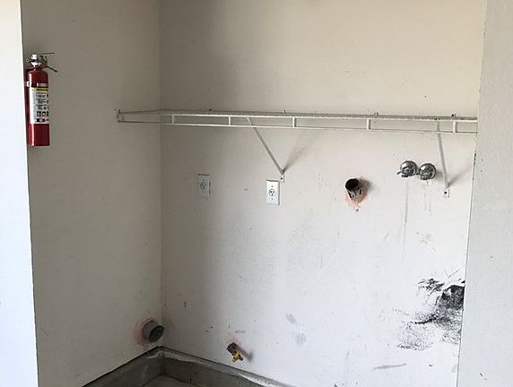 4th image of 810 Empressa Ct