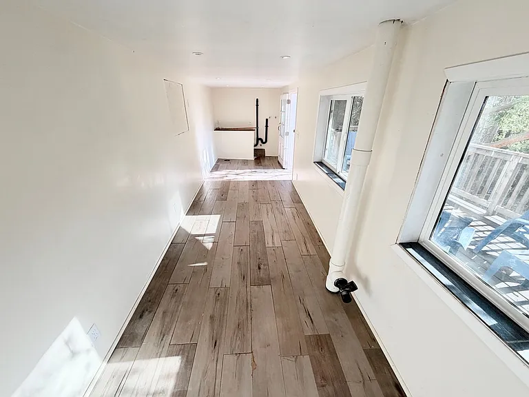 345 Crane Blvd — Photo 56