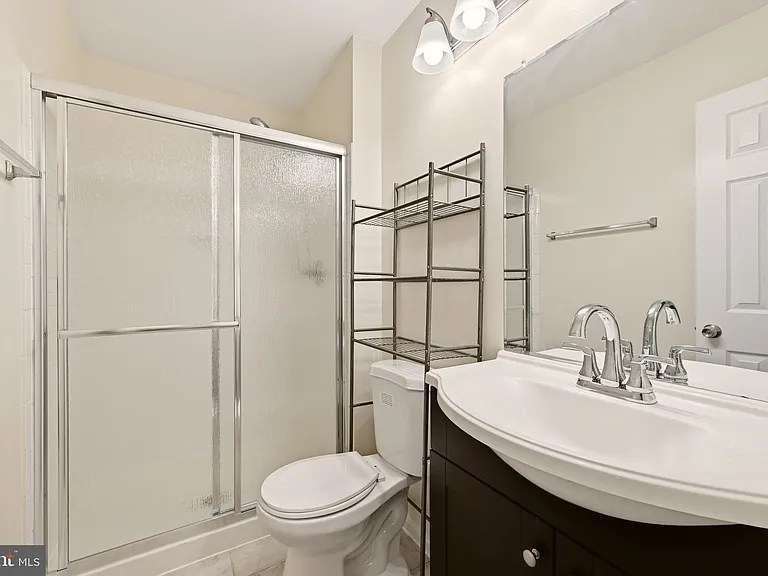 2505 McVeary Ct #11D — Photo 18