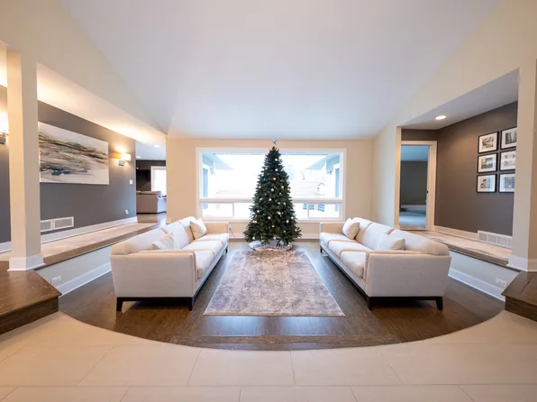 9513 Briar Cir, Bloomington, MN 55437