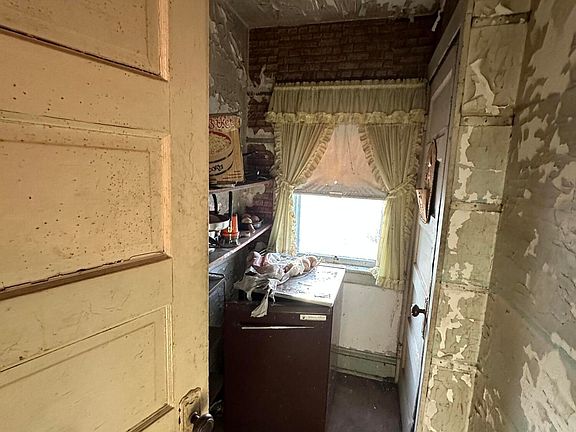 4th image of 43 Pulver Avenue