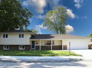 960 E Crestwood St, Morton, IL
