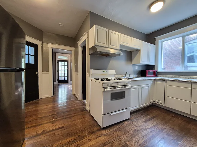 1537 McCausland Ave #2N — Photo 1