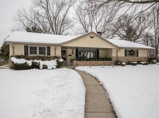 918 E Roberta Ave, Waukesha, WI 53186