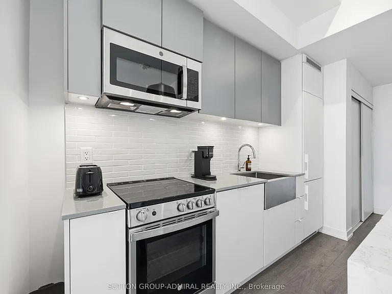 270 Dufferin St #902 — Photo 8