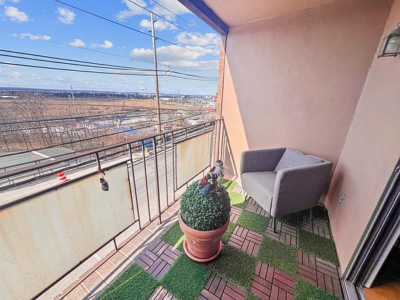 5th image of 1906 Paterson Plank Rd