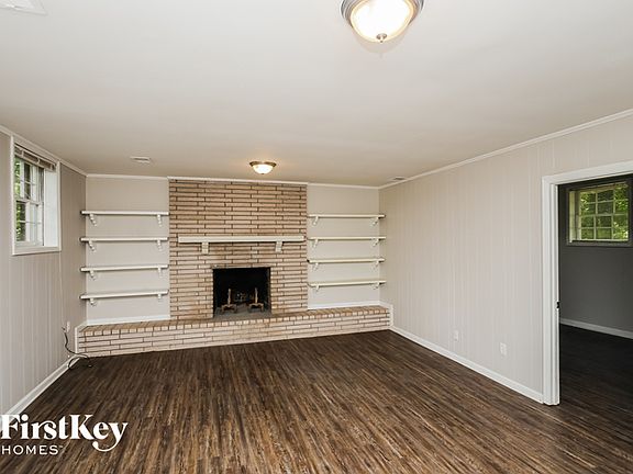3rd image of 482 White Oak Dr