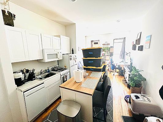 1st image of 319 E 91st St APT 9