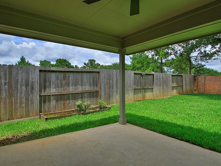 19830 Sternwood Manor Dr — Photo 33