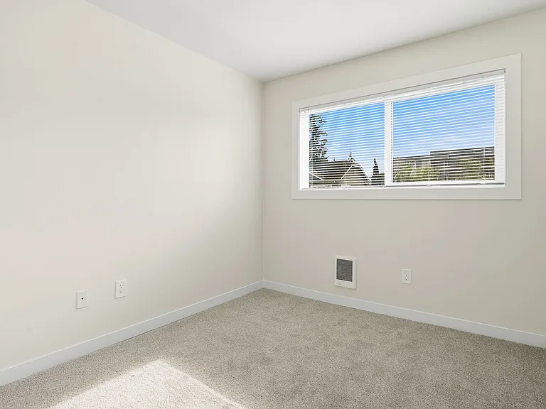 Green Acres Apartments — Photo 15