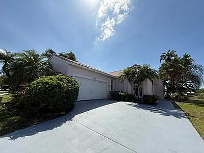 10839 Madison Dr — Photo 2