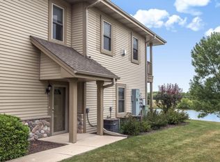 W173N5533 Ravenwood Dr, Menomonee Falls, WI 53051