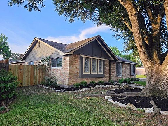 2nd image of 21302 Park Mount Dr