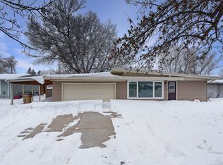 606 18th St SW, Minot, ND 58701