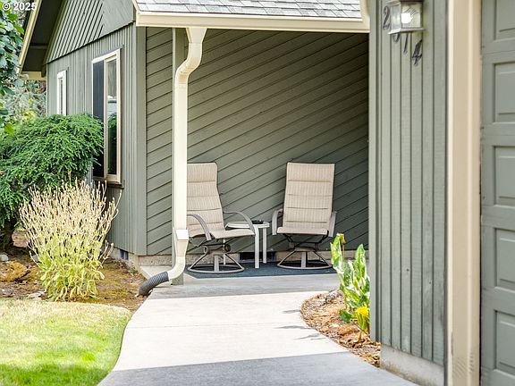 5th image of 2614 SE 138th Ave