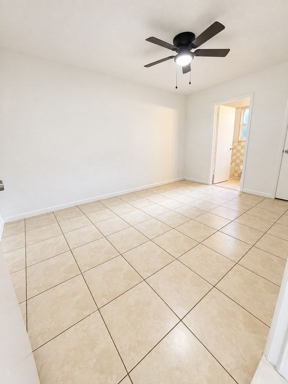 1161 NE 23rd Ter APT 4, photo 7