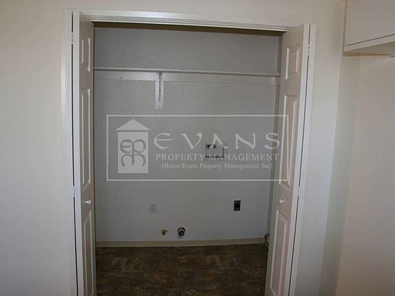 Washer/dryer hook ups