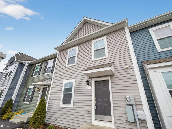 18 Needle Ct, Bunker Hill, WV 25413