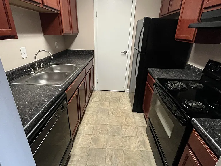 Crossland Place Apartments — Photo 14
