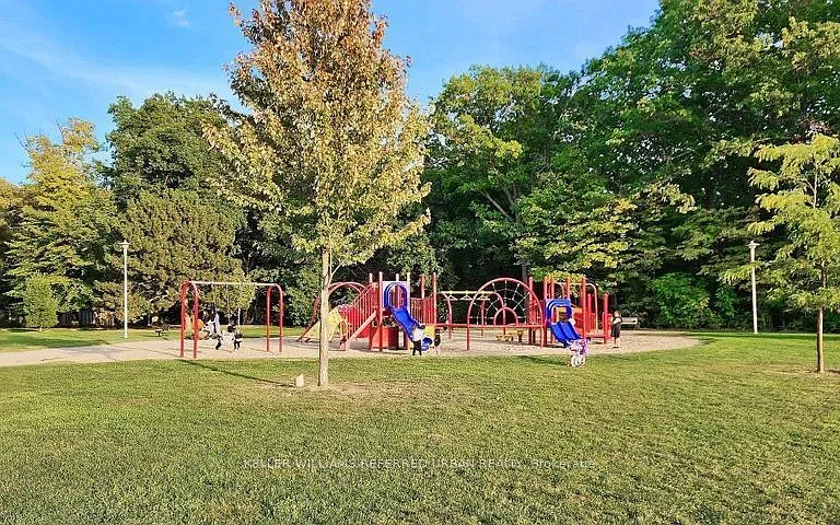 1 Leaside Park Dr #408 — Photo 23