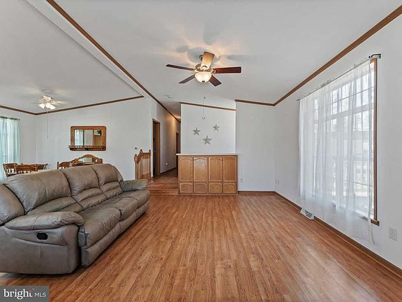 4th image of 8441 Sandalwood Ct