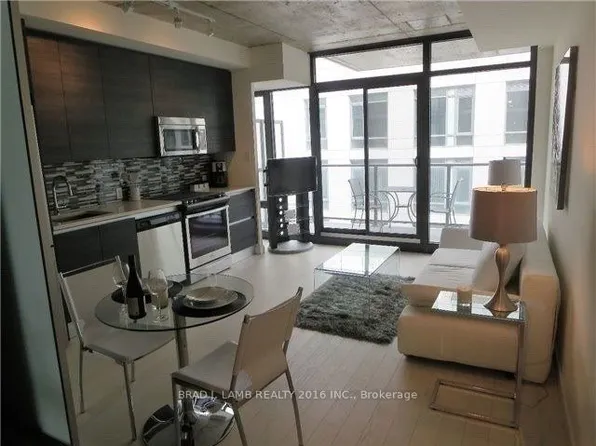 111 Bathurst St #1212, Toronto, ON M5V 0M9