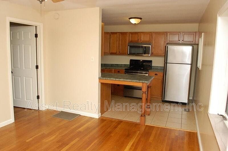 2nd image of 1500 Luttrell St #4