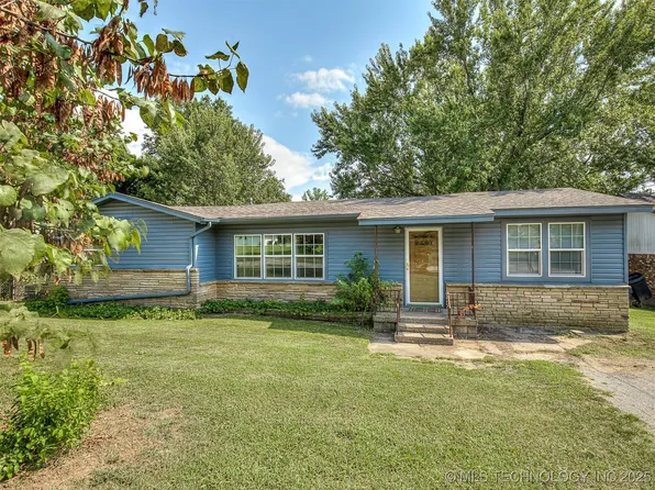 202 E Hickory St, Coweta, OK 74429