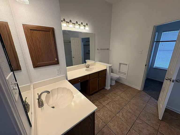 1415 Vanderbilt Ln — Photo 17