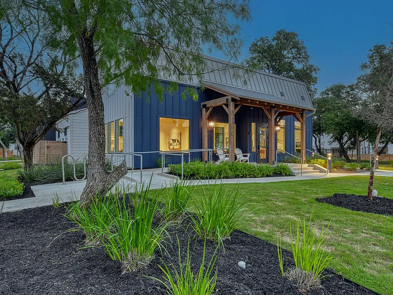 Farm Haus Luxury Rental Homes — Photo 9