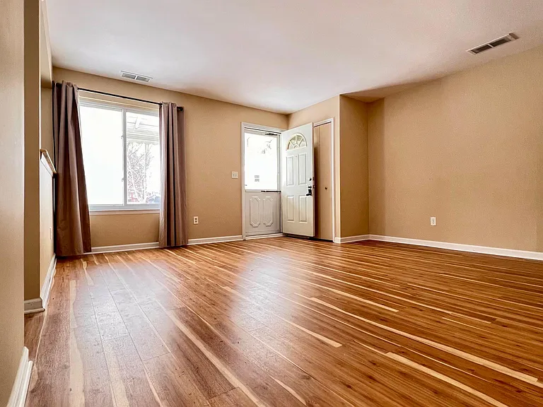7410 Arcola St — Photo 4