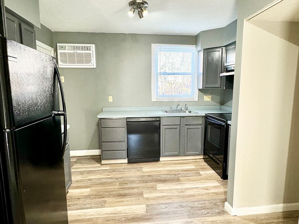1st image of 1 Bradford Dr #A