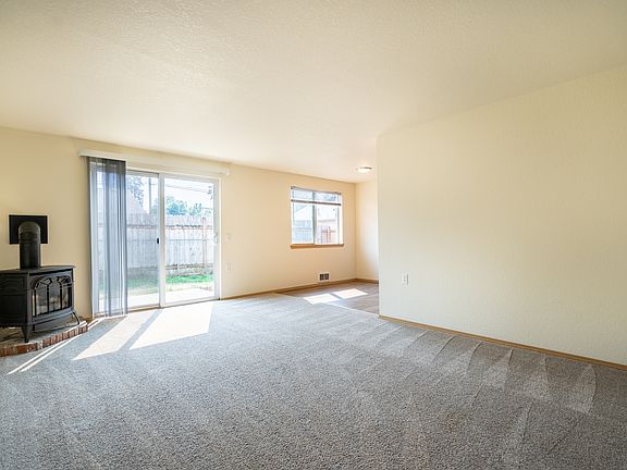3rd image of 4415 14th Ave SE APT 101