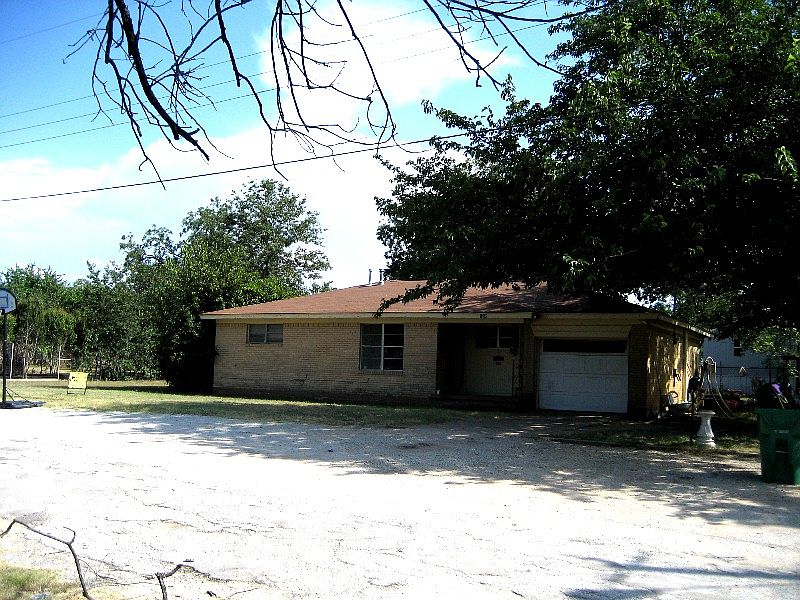 1st image of 124 W Oak Ave